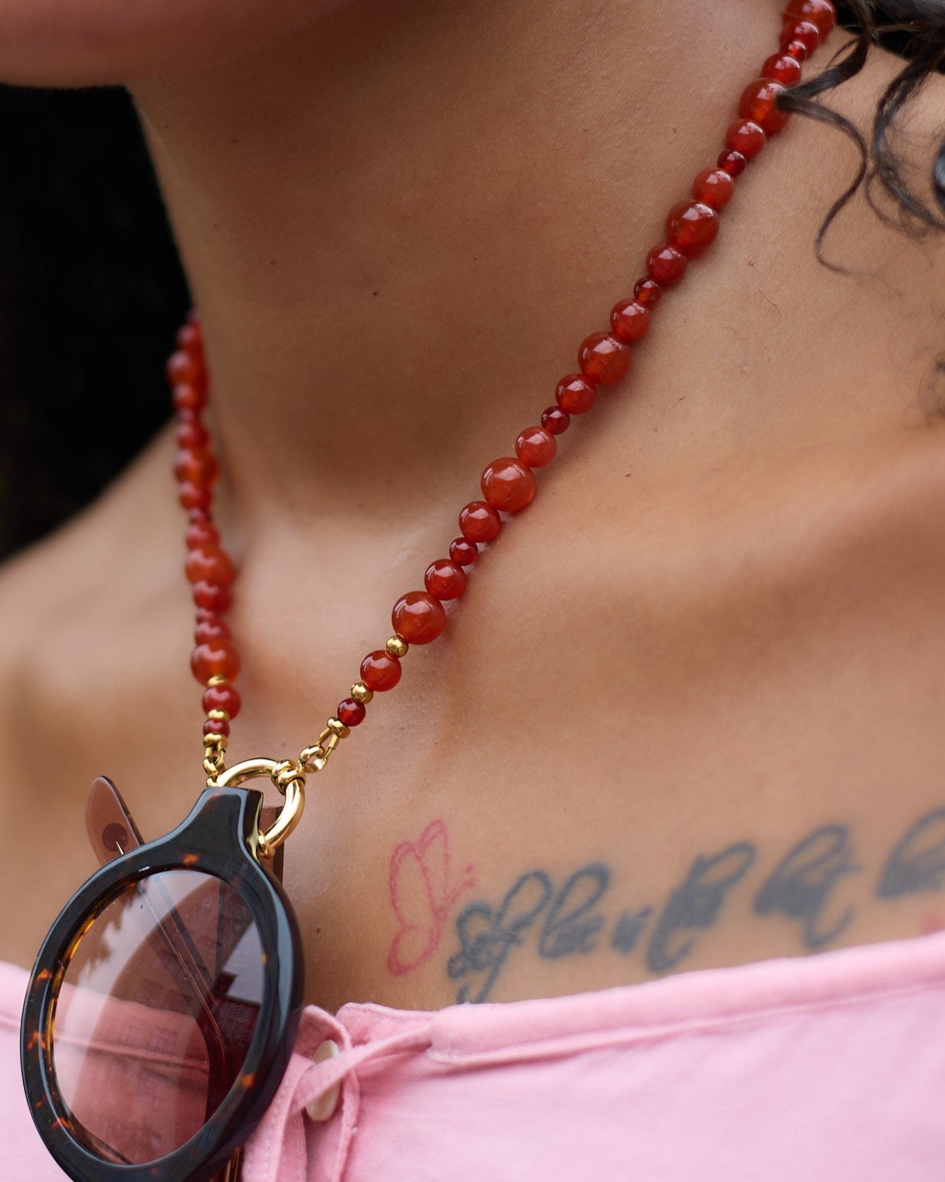The O Necklace | Red Agate Ball Ball | Glasses Holder
